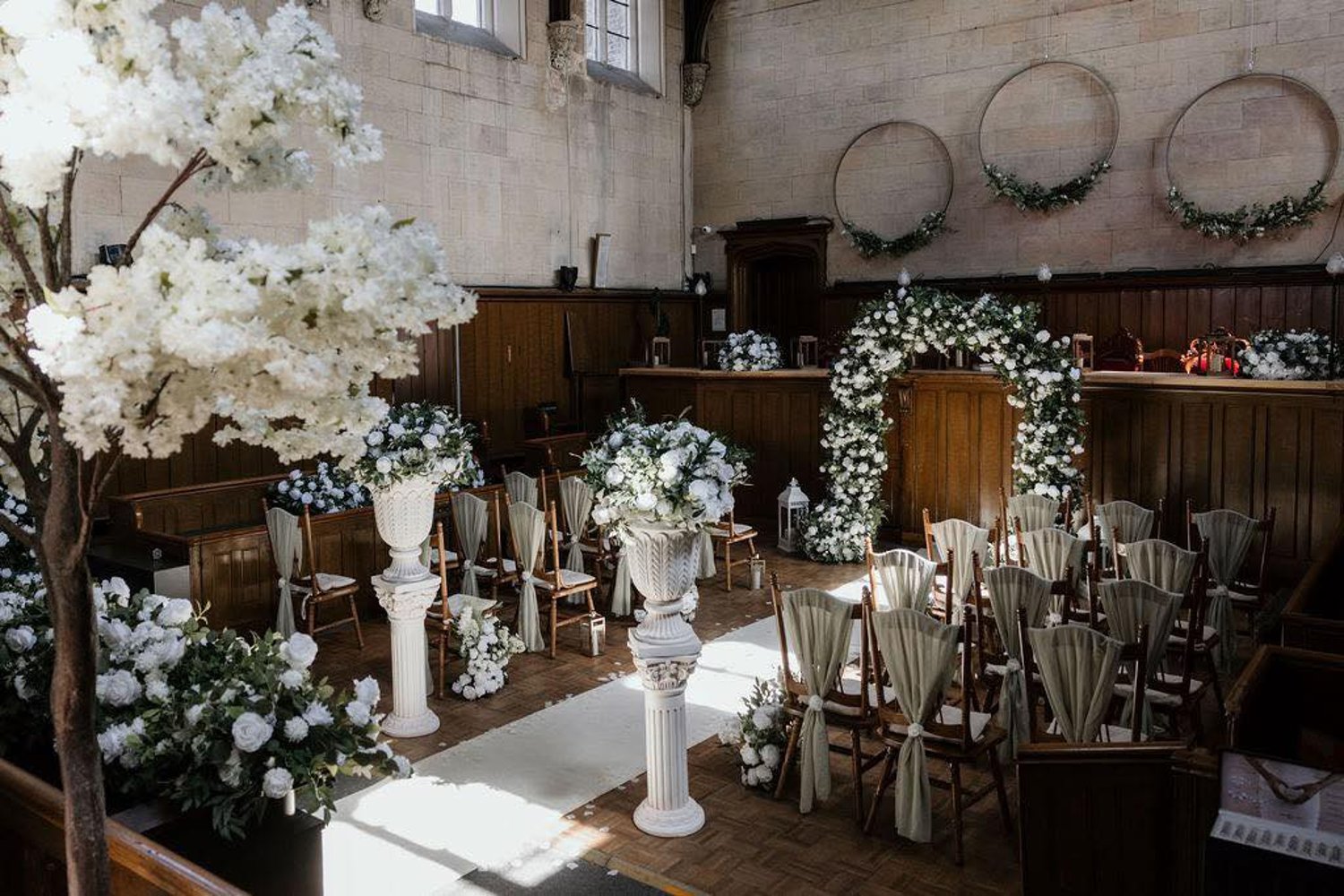 Floral arch and other wedding display bits 
