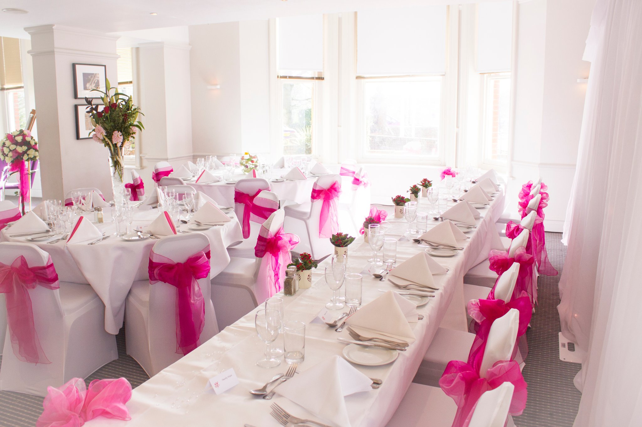Holiday Inn Farnborough Wedding Venue | Prices \u0026 Costs | Bridebook, image size:2048x1364
